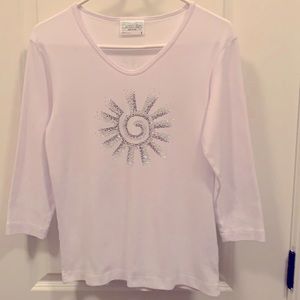 White cotton top with sunburst embellishment Small